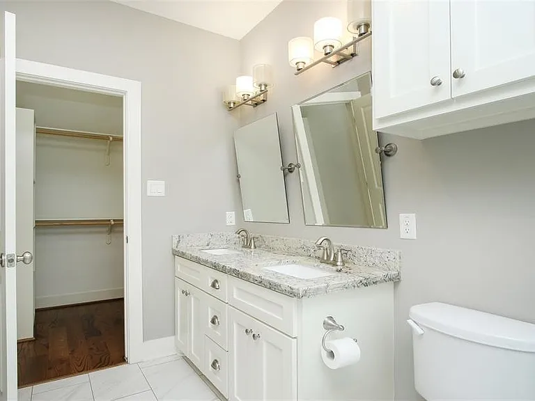 2529 Calumet St — Photo 32