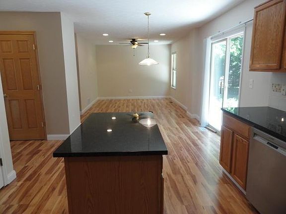 5th image of 612 Norfolk Ct