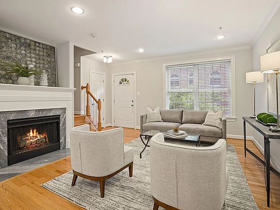 2nd image of 2403 N Greenbrier Ct