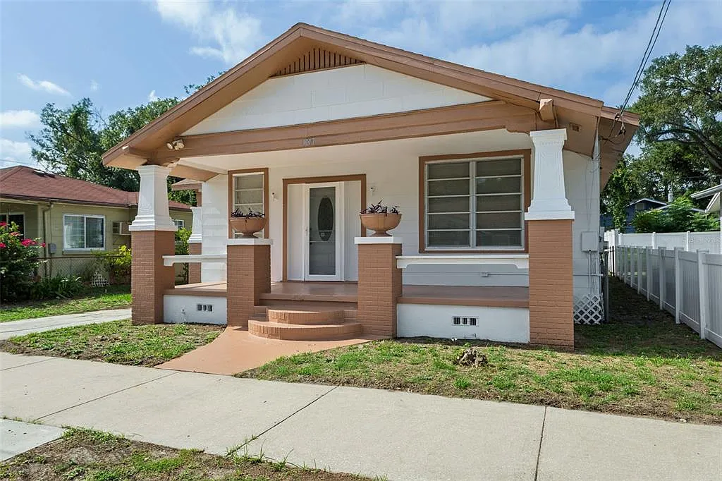 3 bed, 1.0 bath, 1188 sqft, $1,950 — Photo 2