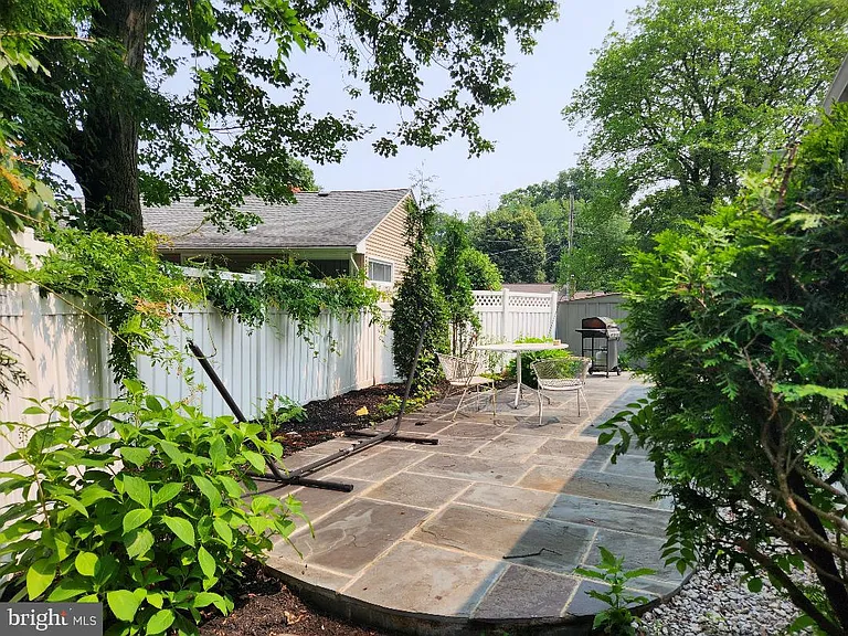 125 Lakedale Dr — Photo 30