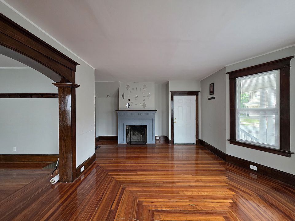 1st image of 126 Hobart St #A