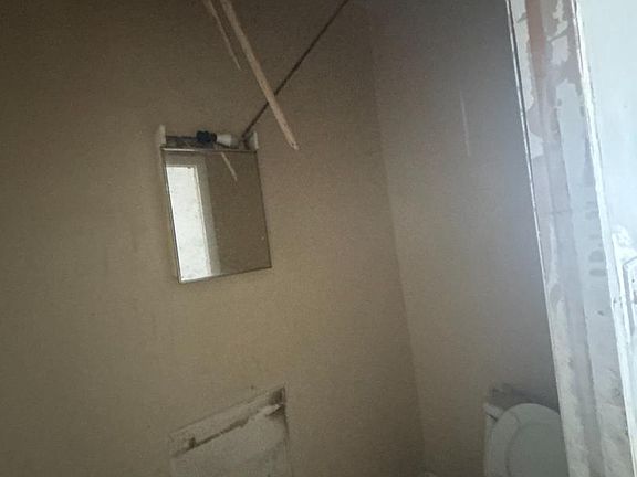 4th image of 2119 S 60th St