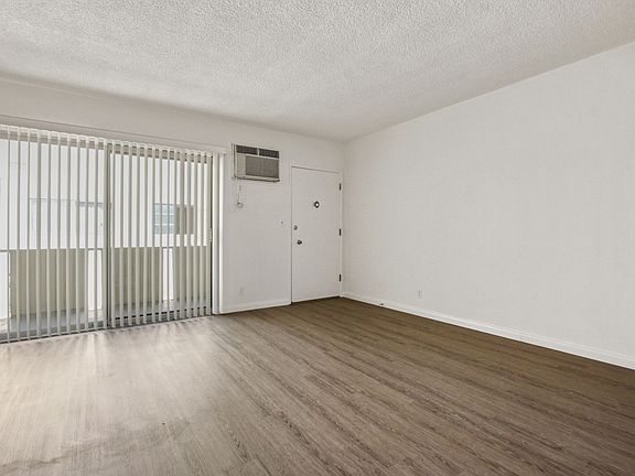 2nd image of 937 6th St APT 9