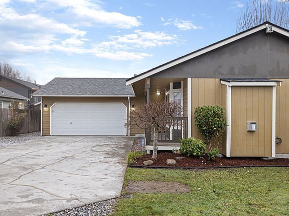 3rd image of 824 127th Street Ct E
