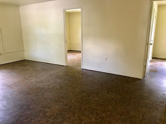 4th image of 140 McLeod St
