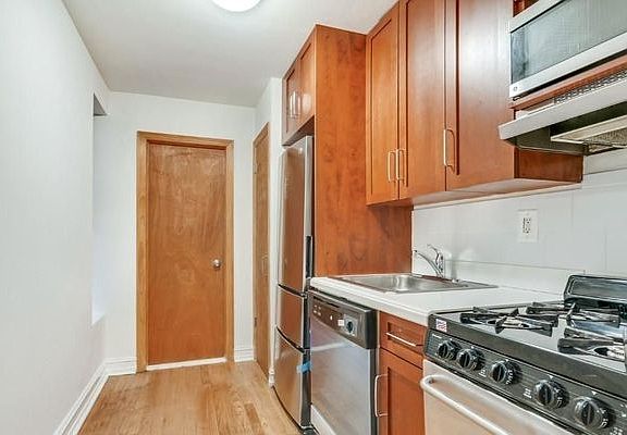 3rd image of 215 E 84th St APT 2A