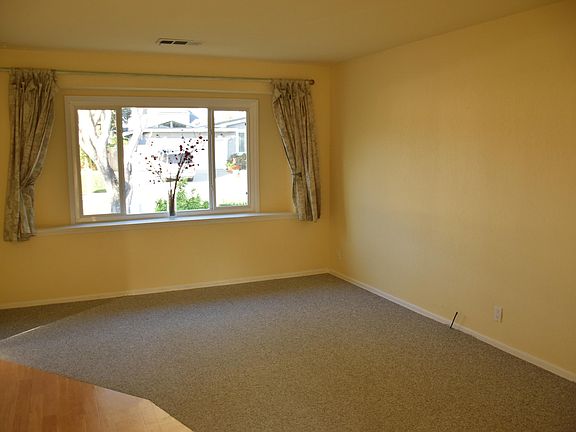 4th image of 3264 Strathmore Dr