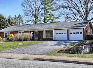 900 Stratford Dr, Carlisle, PA 17013
