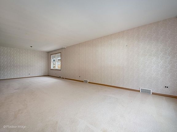 3rd image of 9420 Lawler Ave