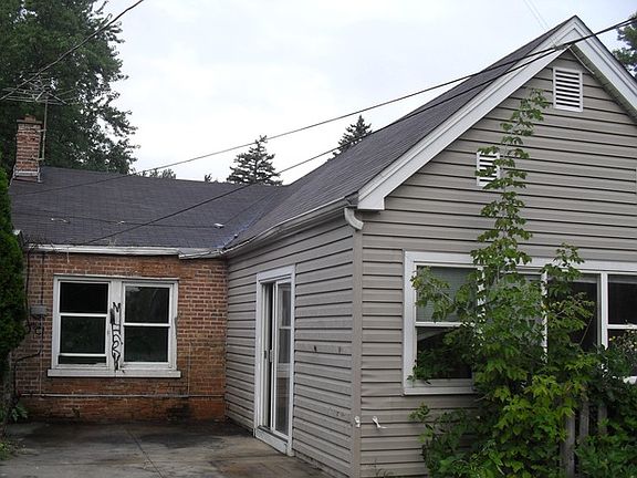4th image of 4331 Grace St