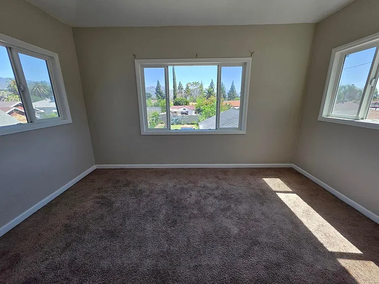 2641 N Arrowhead Ave — Photo 32