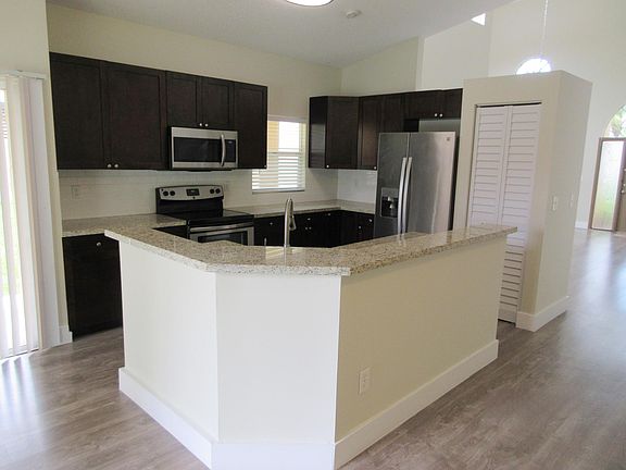 3rd image of 14021 Richwood Place