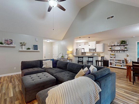 5th image of 2501 Foxcroft Cir