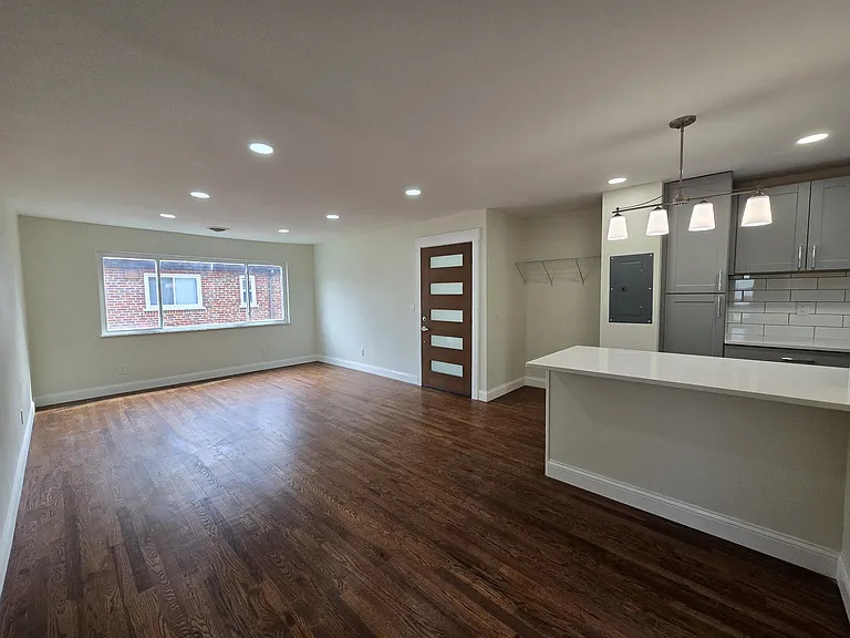 6305 Englewood Ave #3 — Photo 7