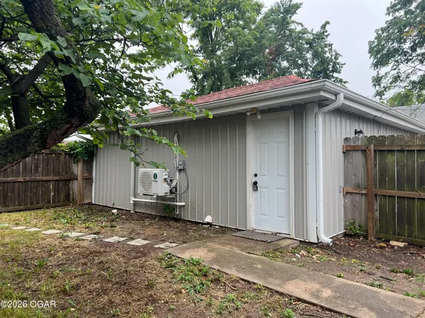 515 S Ellis St #B, Webb City, MO 64870