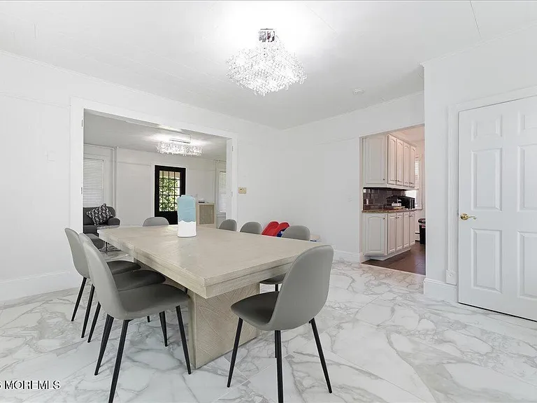 496 W Park Ave — Photo 10