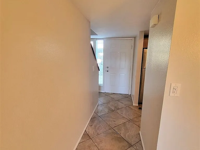 1320 S McKemy St — Photo 2