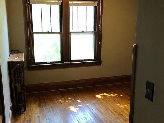 3rd image of 824 Aldine St #824
