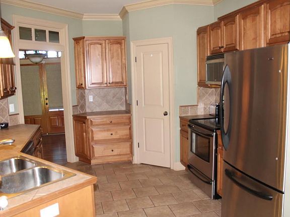 2nd image of 308 Bridgeport Ln