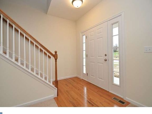 3rd image of 4959 Coatbridge Ln