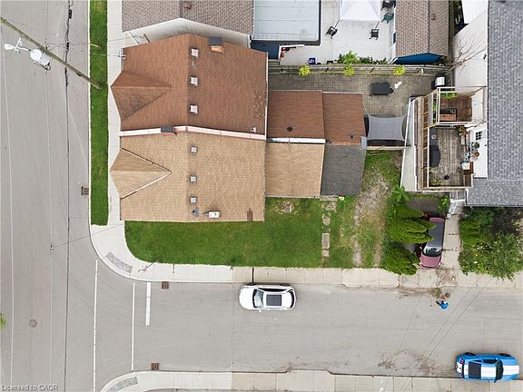 3rd image of 203 Caroline St N