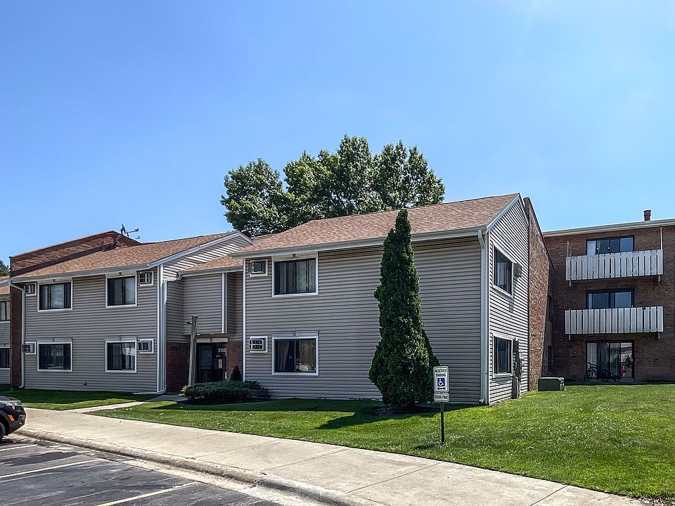 1st image of 2100 Bayside Dr Unit 3