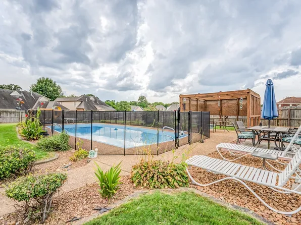 35 Meadow Trail Ln, Oakland, TN 38060