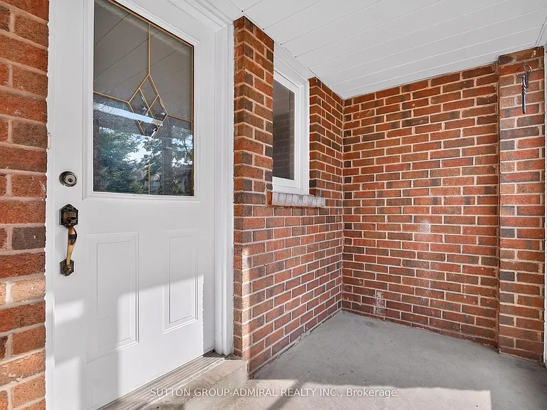 14 Mullis Cres — Photo 7