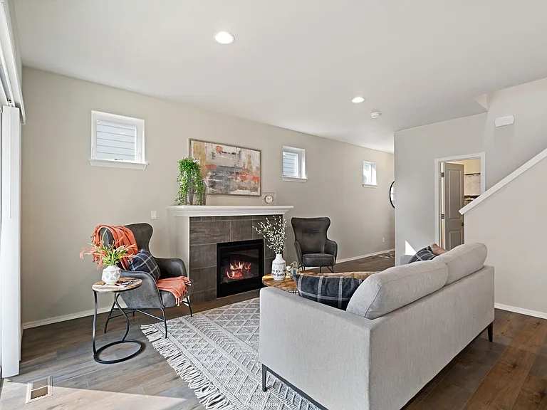 2358 NE 6th St #4 — Photo 3