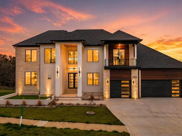 221 Haywood Dr, Little Rock, AR 72223