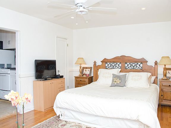 Big comfortable king bed