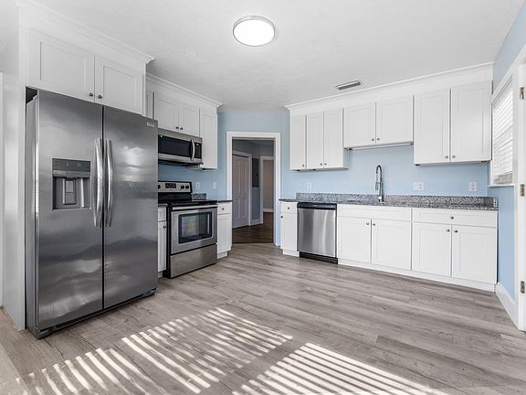 3rd image of 6812 N Navin Ave