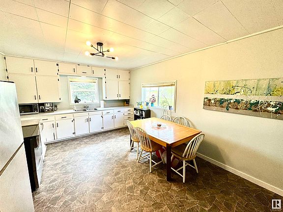 3rd image of 59423 Range Road 141