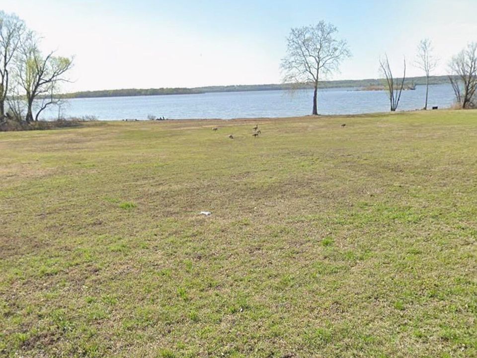 1st image of Crappie Dr