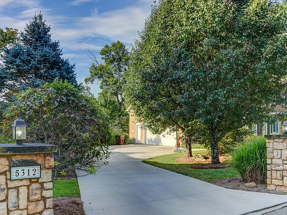 3rd image of 5312 Oak Glade Ln