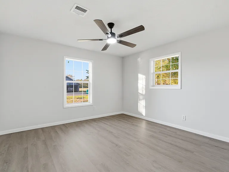 452 Scenic Dr — Photo 17
