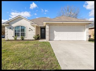 1436 Cedarcrest Ln, Bryan, TX 77803
