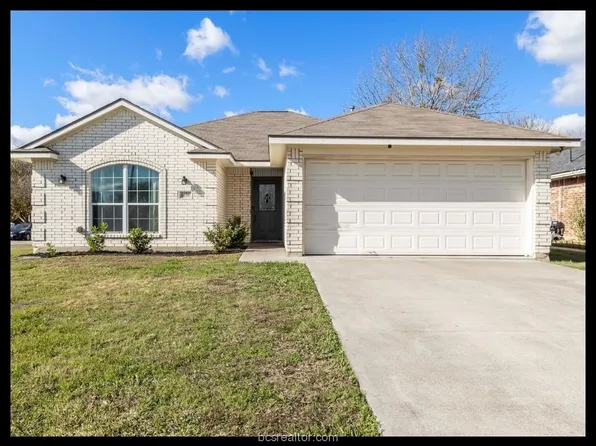 1436 Cedarcrest Ln, Bryan, TX 77803