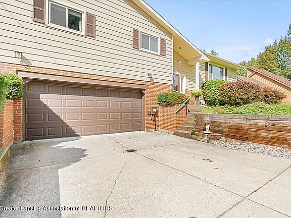 5th image of 1220 Sandhill Dr