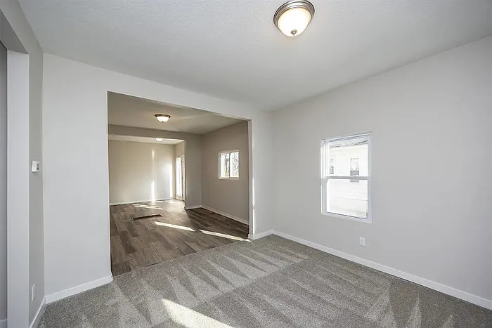 1332 E Sheridan Ave — Photo 3