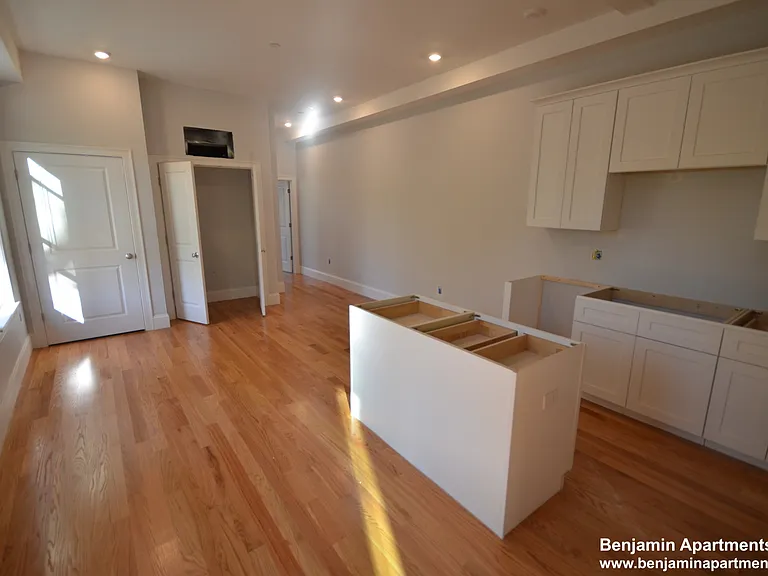 18 Murdock St #16 — Photo 6