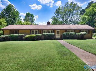 818 Dellwood Rd SE, Huntsville, AL 35802