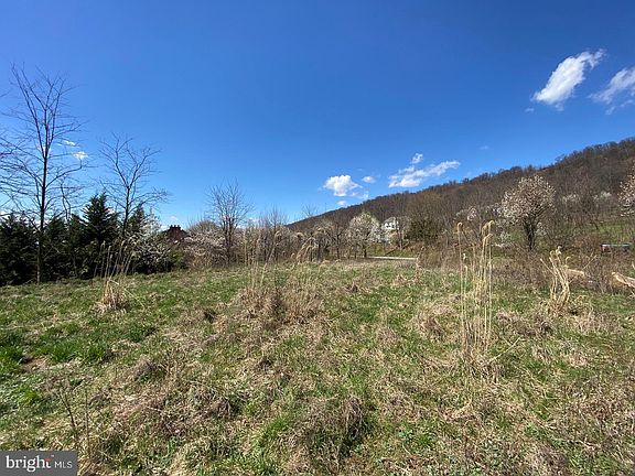 3rd image of 508 Halyard Way