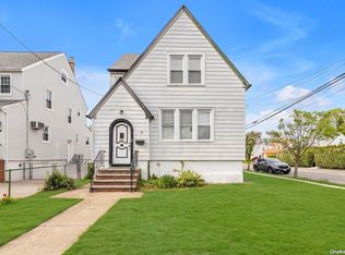 175 Munro Blvd, Valley Stream, NY 11581