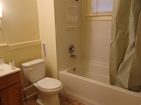 2nd image of 729 E 10th St #2