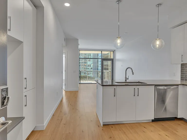 1212 Demonbreun St #810 — Photo 4