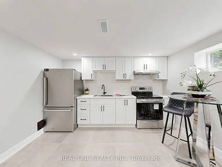 49 Bayview Pkwy #BASEMENT — Photo 12
