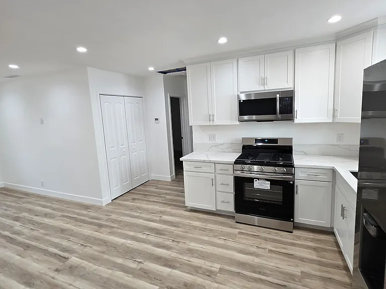 1635 W Summit St #1637 — Photo 12