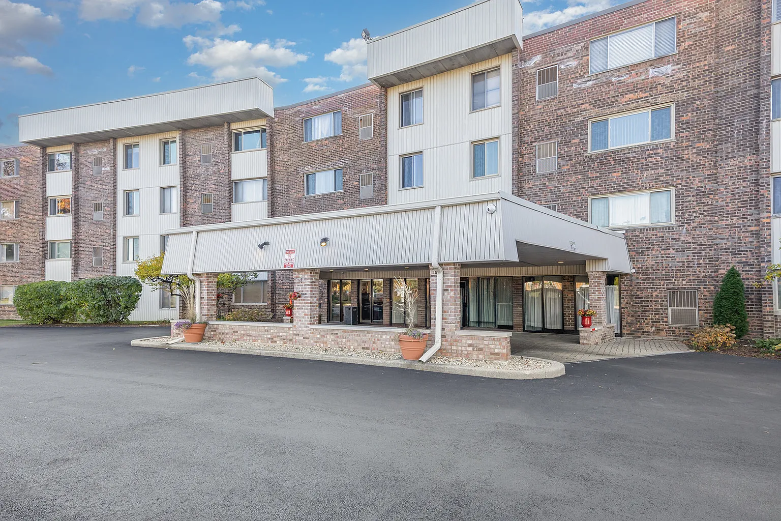 841 N York Rd #101 photo 1